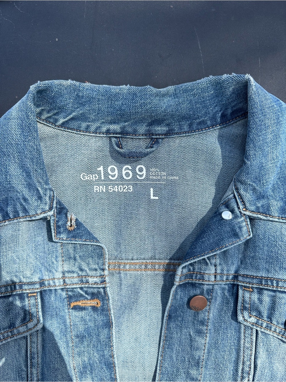 Like New Gap 1969 Classic Denim Jacket - Picture 3 of 8
